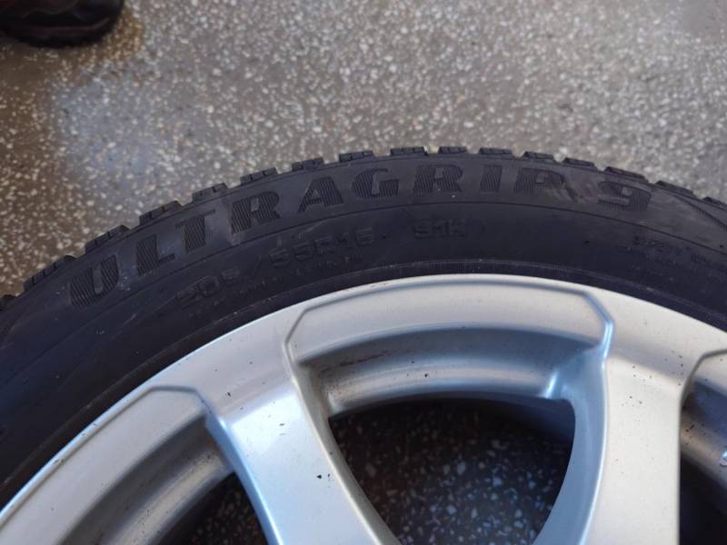 ox_felgi-z-oponami-goodyear-ultra-grip-9-20555-r16