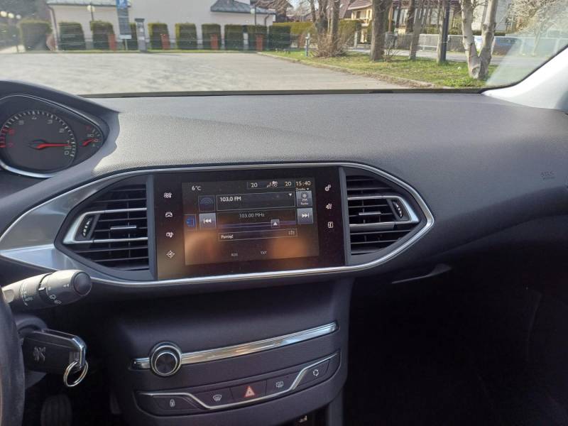 ox_peugeot-308-niski-przebieg