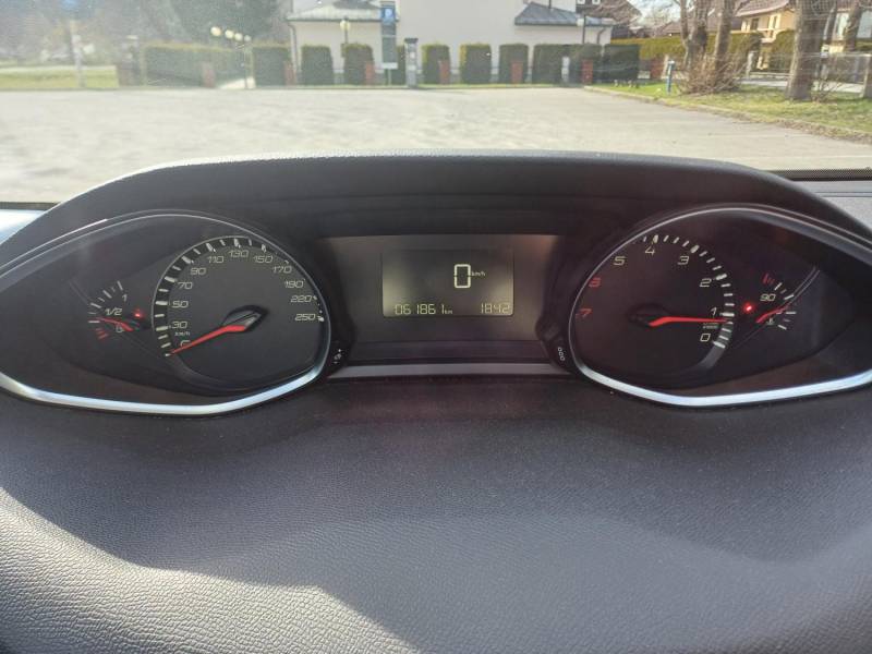 ox_peugeot-308-niski-przebieg