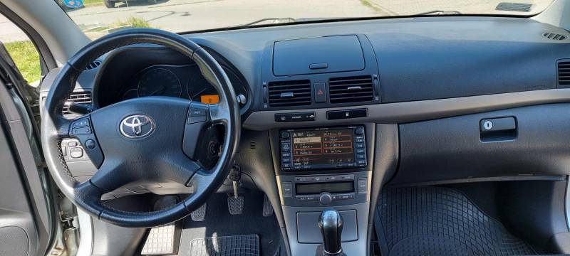 ox_toyota-avensis