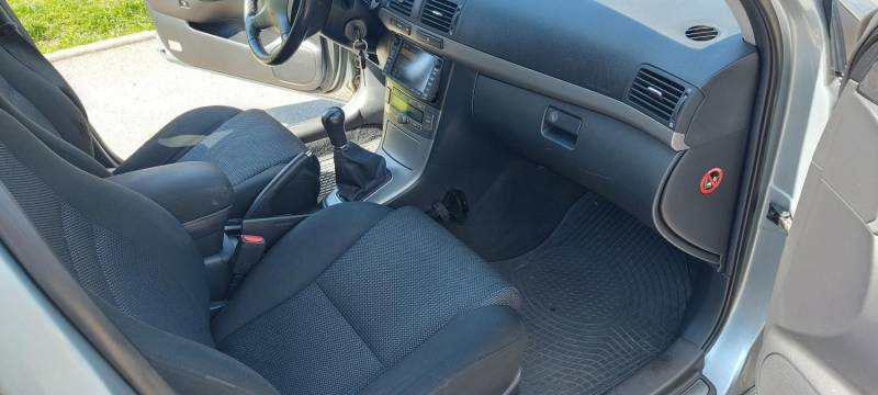 ox_toyota-avensis