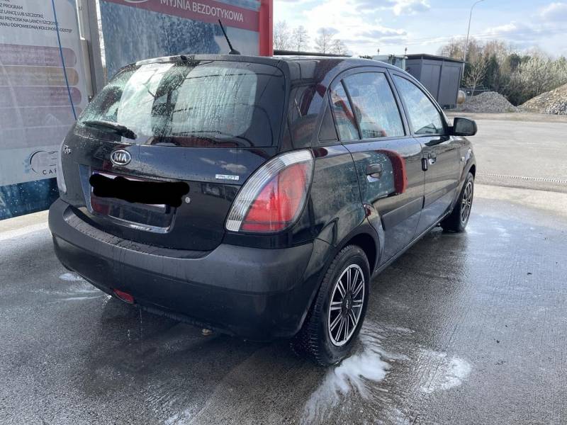 ox_kia-rio-14-benzyna-klima-2010