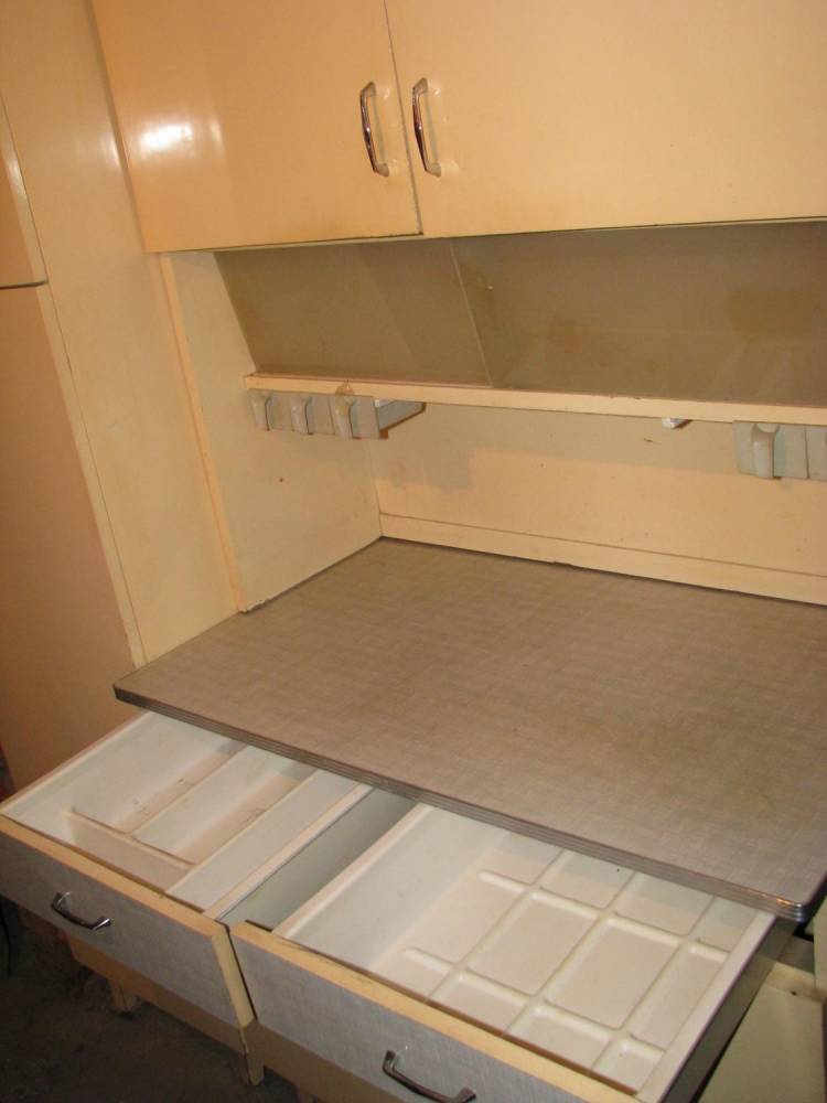 ox_komoda-kredens-kuchenny-z-dostawka-lata-60-70-prl