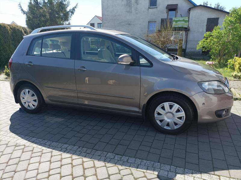 ox_volkswagen-golf-plus-2009-14-tsi-122-km-alcantara-krajowy-bogate