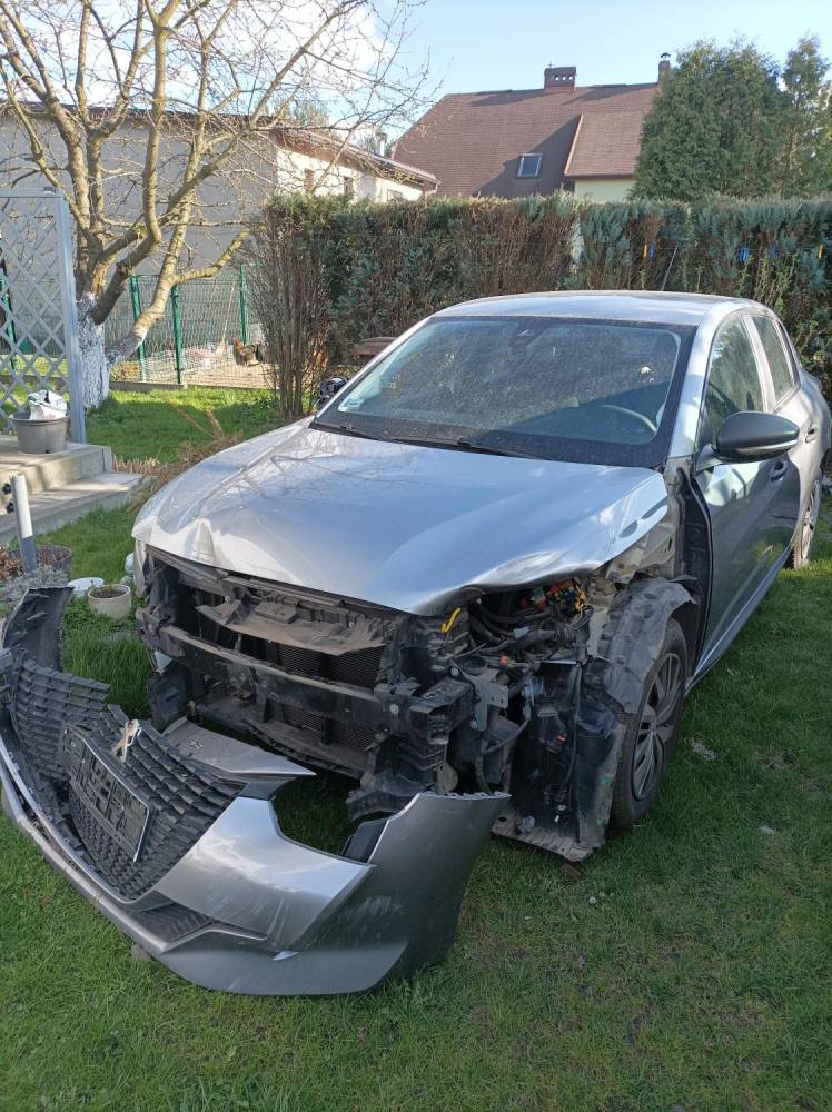 ox_peugeot-208-12-benzyna-2021-r-krajowy-uszkodz