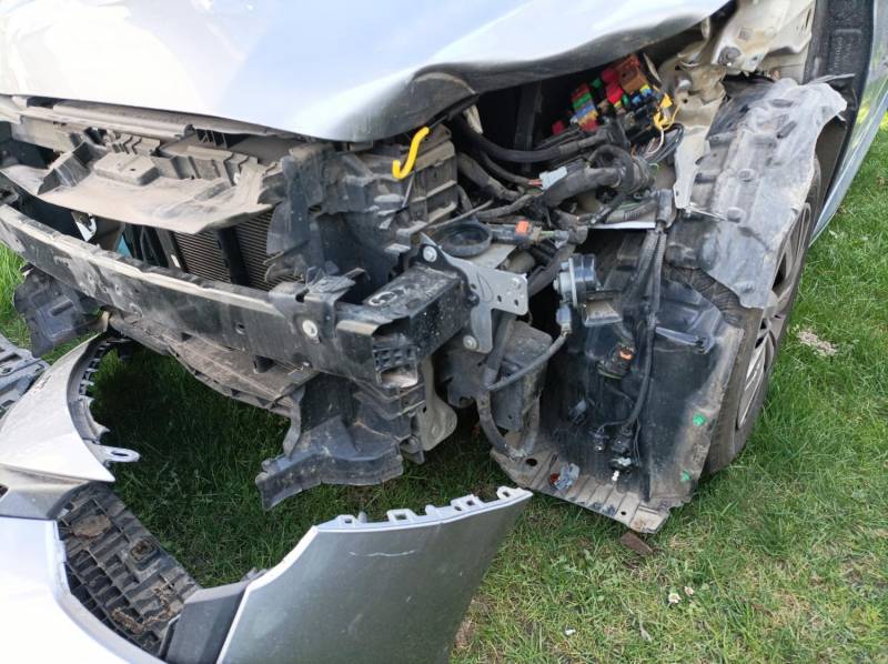 ox_peugeot-208-12-benzyna-2021-r-krajowy-uszkodz