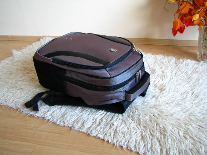 ox_porzadny-plecak-semi-line-z-komora-na-laptopa-156