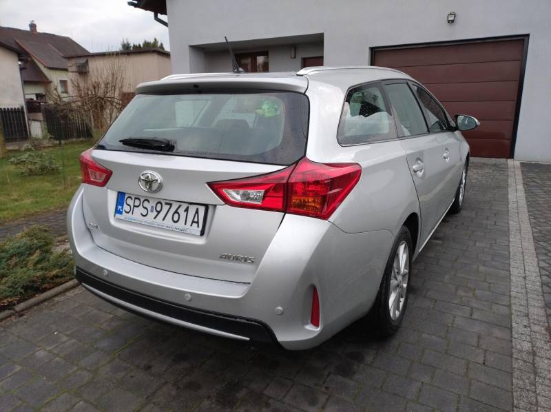ox_toyota-auris-kombi-14-d4d-90km-2013-r-krajowa-kamera-cofania