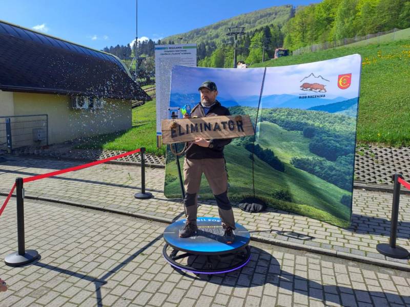 ox_wideo-budka-360-atrakcja-ktora-kreci-sie-wokol-ciebie