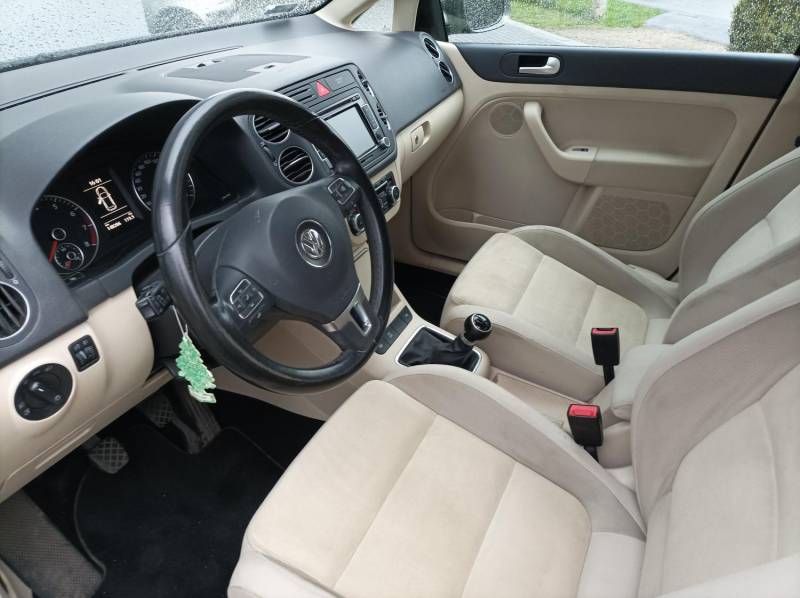 ox_volkswagen-golf-plus-2009-14-tsi-122-km-alcantara-krajowy-bogate