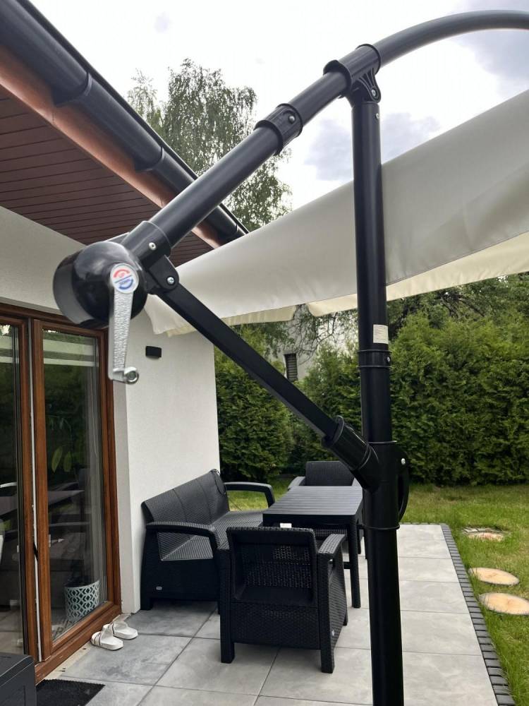 ox_sprzedam-duzy-parasol-ogrodowy