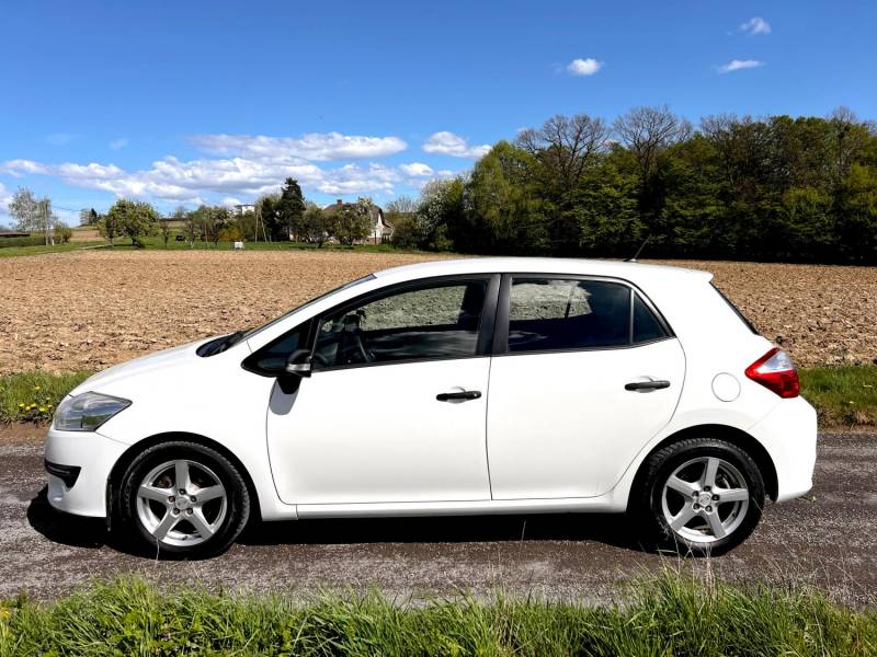 ox_toyota-auris-133-vvt-i-life