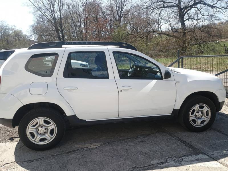 ox_sprzedam-dacia-duster-15-dci-laureate-4wd-2017r-niski-przebieg