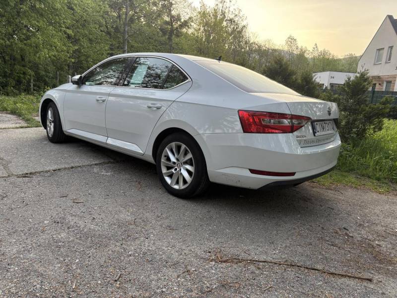 ox_skoda-superb-3