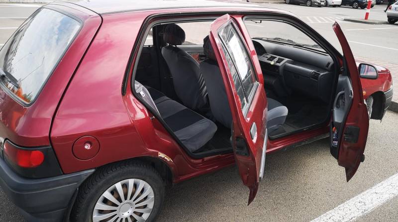 ox_renault-clio-i-1996-r-12-60km-przebieg-143-tys-km