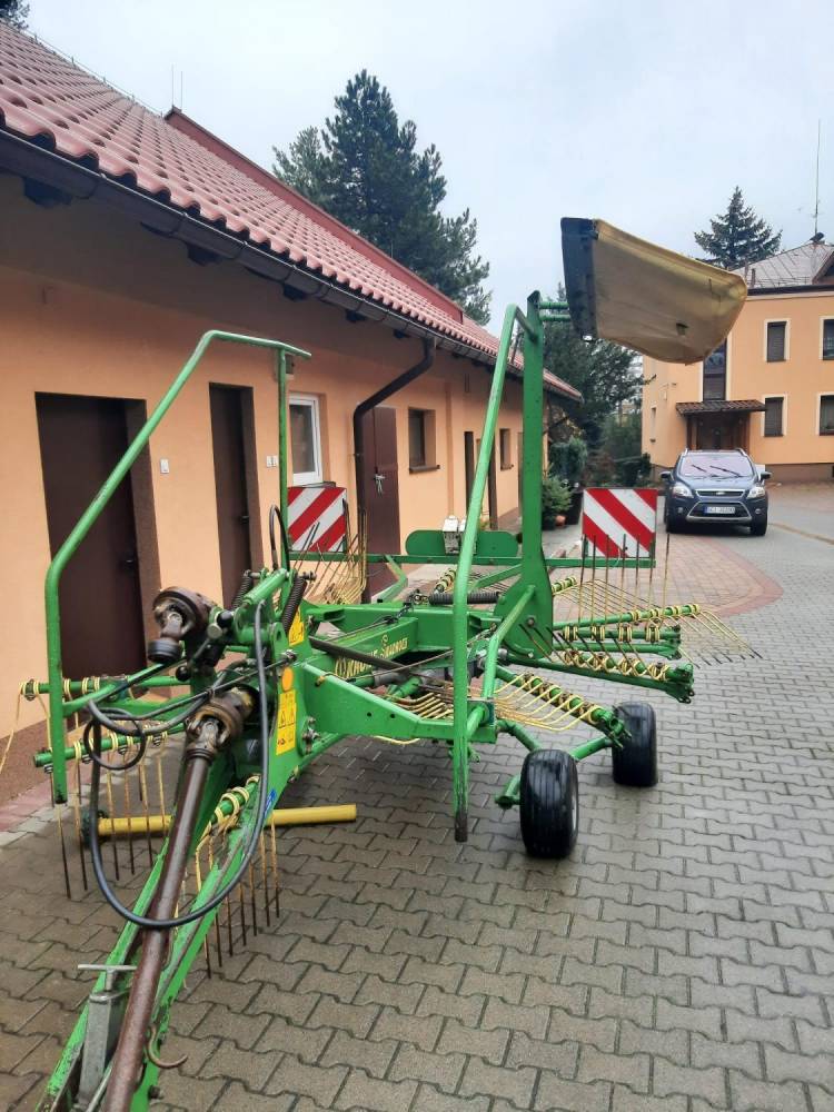 ox_sprzedam-zgrabiarke-krone