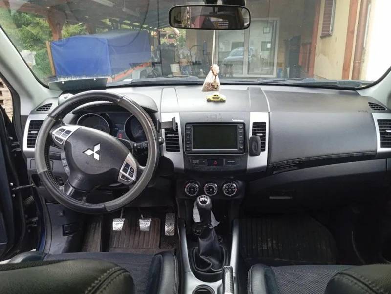 ox_mitsubishi-outlander-2011-benzyna-gaz