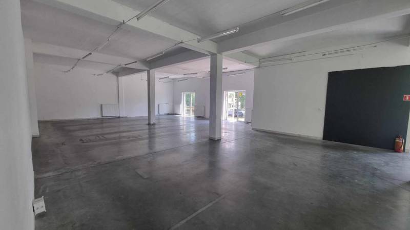 ox_lokal-handlowo-uslugowy-200m2-lub-polowa-do-wynajecia-w-cieszynie