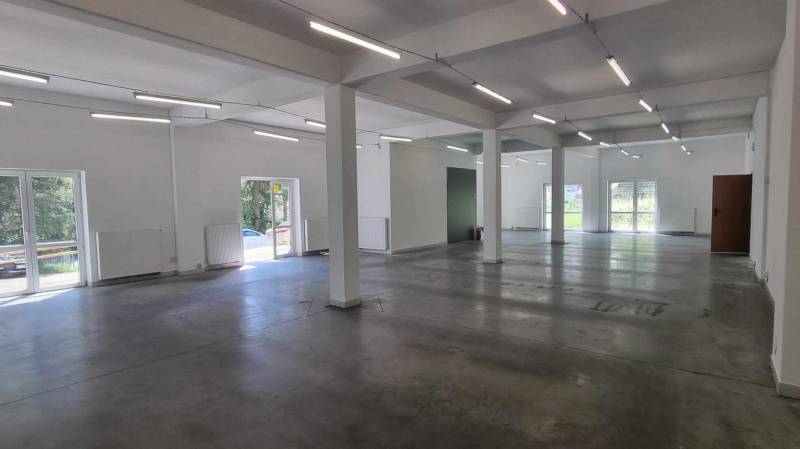 ox_lokal-handlowo-uslugowy-200m2-lub-polowa-do-wynajecia-w-cieszynie