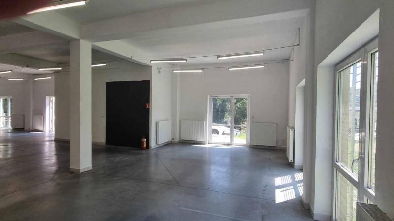 ox_lokal-handlowo-uslugowy-200m2-lub-polowa-do-wynajecia-w-cieszynie