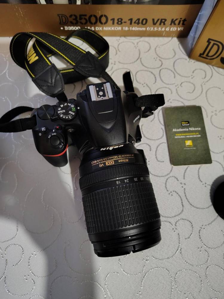 ox_sprzedam-lustrzanke-cyfrowa-nikon-d-3500-z-obiektywem-nikkor-18-140-ma
