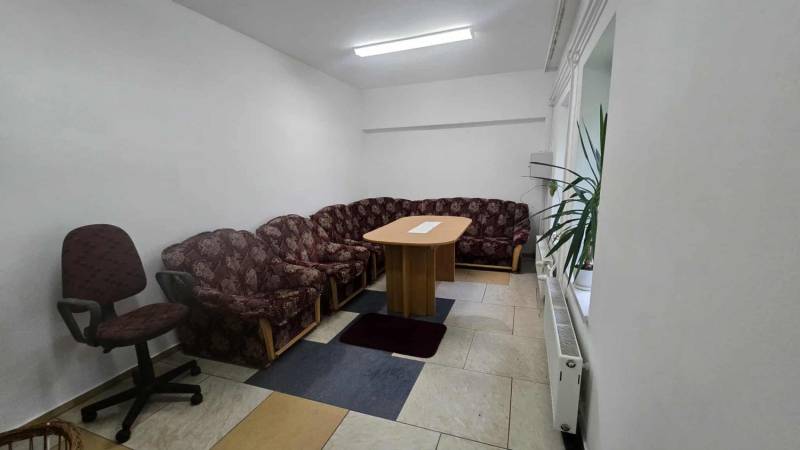 ox_biuro-do-wynajecia-z-zapleczem-socjalnym-w-harbutowicach