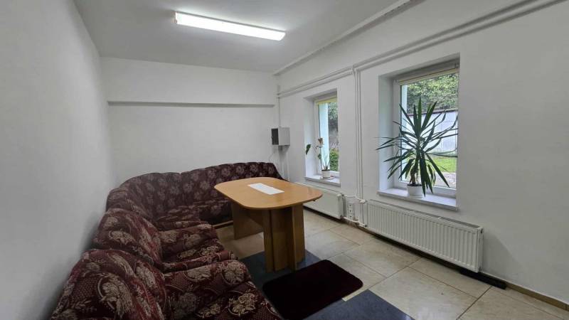 ox_biuro-do-wynajecia-z-zapleczem-socjalnym-w-harbutowicach