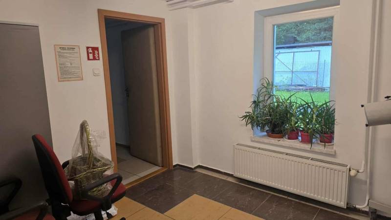 ox_biuro-do-wynajecia-z-zapleczem-socjalnym-w-harbutowicach