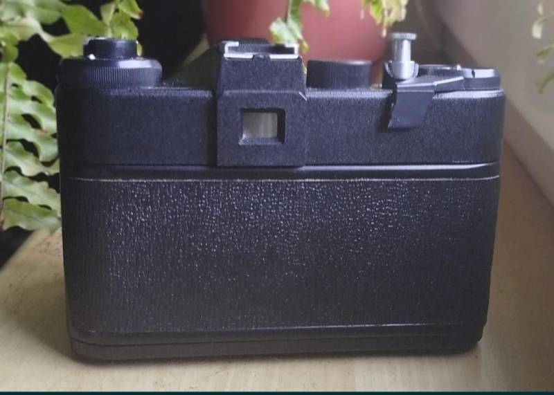 ox_aparat-fotograficzny-zenit-et-z-lampa-blyskowa-i-obiektywem-domiplan