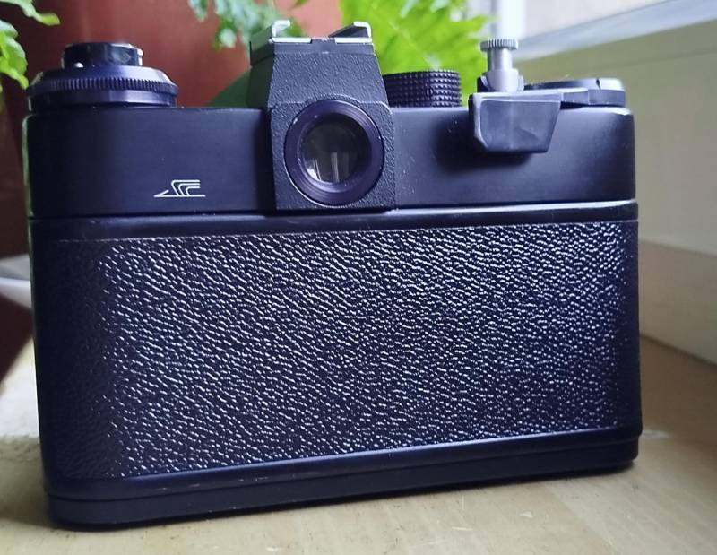 ox_aparat-fotograficzny-zenit-et-z-lampa-blyskowa