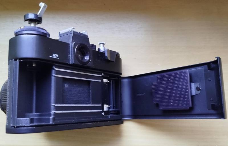 ox_aparat-fotograficzny-zenit-et-z-lampa-blyskowa