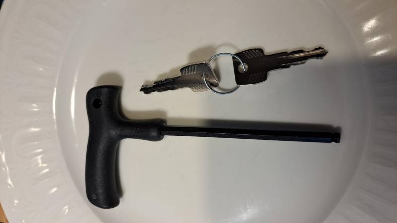ox_bagaznik-thule-wingbar-edge-do-mercedesa