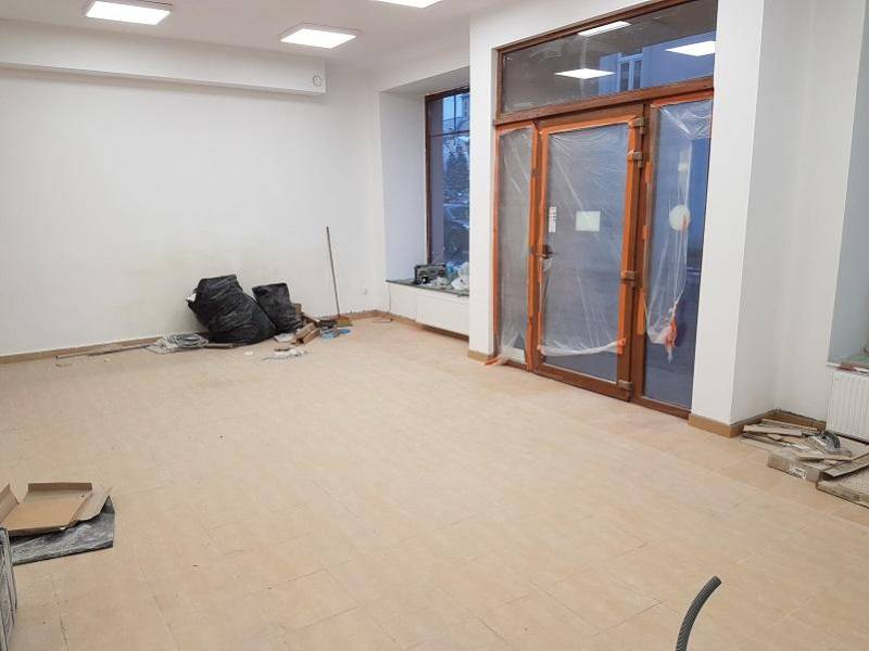 ox_lokal-handlowy-w-bdb-lokalizacji-ok-200m-od-rynku-cieszyna