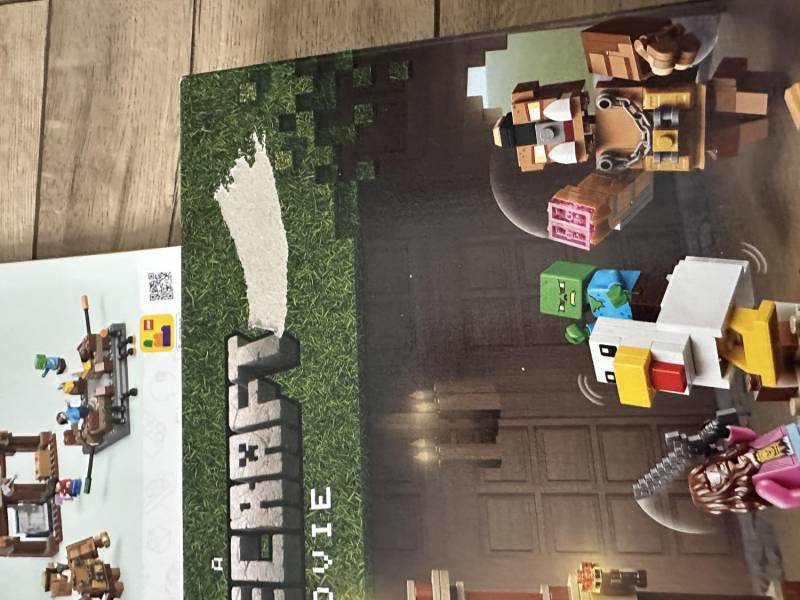 ox_zestaw-lego-minecraft-ring-w-lesnym-dworze-21272
