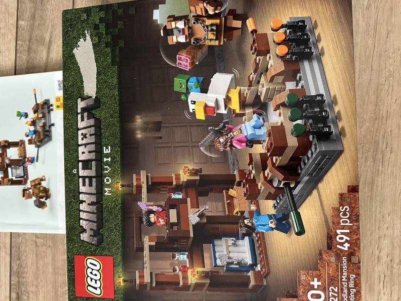 ox_zestaw-lego-minecraft-ring-w-lesnym-dworze-21272
