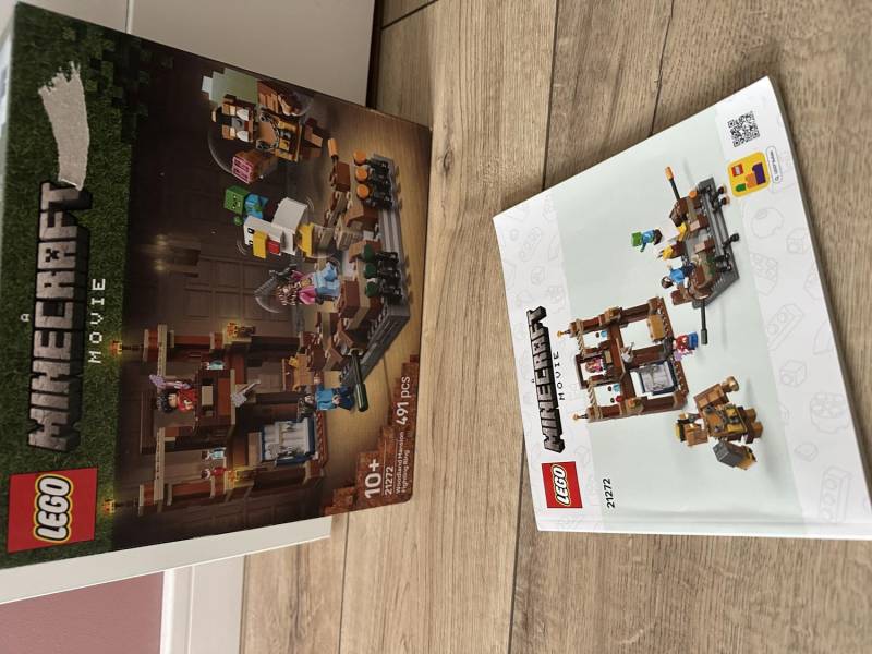 ox_zestaw-lego-minecraft-ring-w-lesnym-dworze-21272