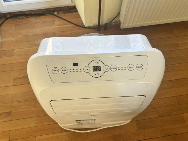 ox_klimatyzator-przenosny-haier-am12aa1aa-35-kw-sprawny