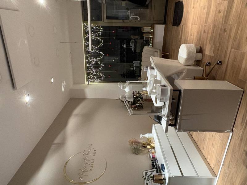 ox_salon-kosmetyczny-mt-nails-art-we-wrzesni-paznokcie-brwi-rzesy-pedi