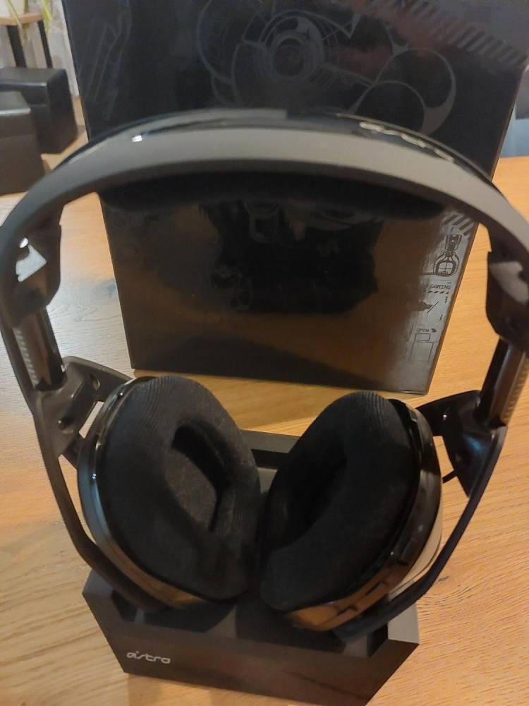 ox_astro-gaming-a50-bezprzewodowy-stacja-ladujaca-gen4-ps5-ps4-mac-pc
