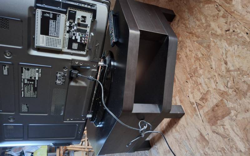 ox_telewizor-panasonik-viera-plazma-42-cale