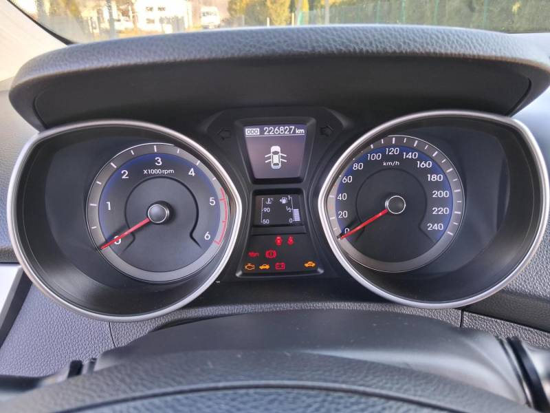 ox_hyundai-i30-2016r-16-crdi-diesel