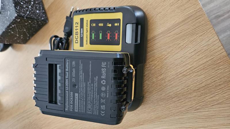ox_bateria-6ah-z-ladowarka-dewalt