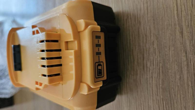 ox_bateria-6ah-z-ladowarka-dewalt