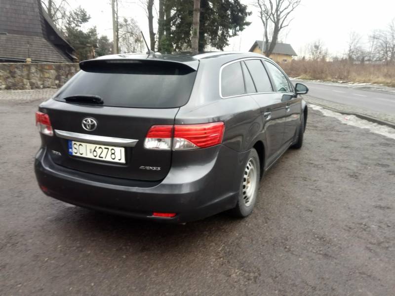 ox_toyota-avensis-t27-2012