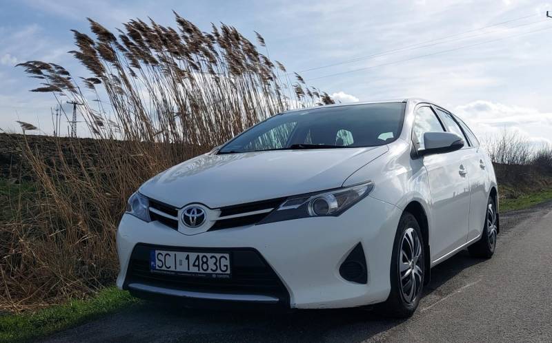 ox_toyota-auris-2014-rok-diesel-14-d4d