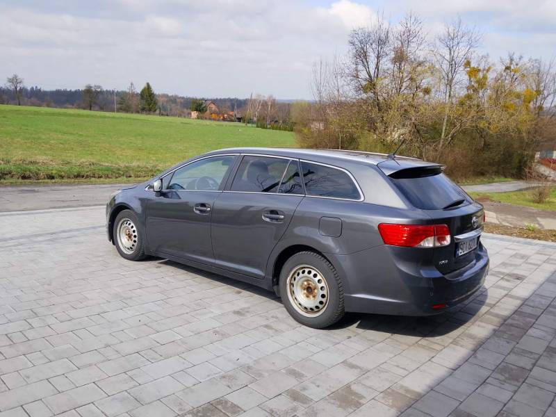 ox_toyota-avensis-t27-2012