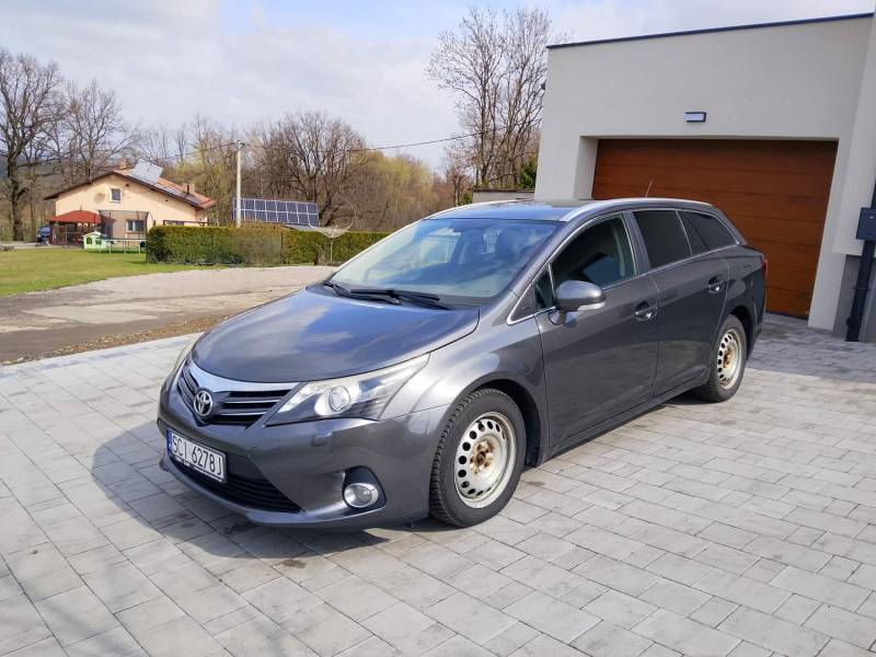 ox_toyota-avensis-t27-2012