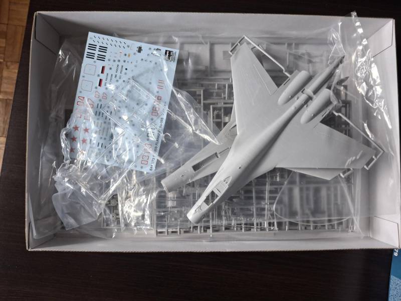 ox_modele-samolotow-su-57-su-35-su-34-skala-172