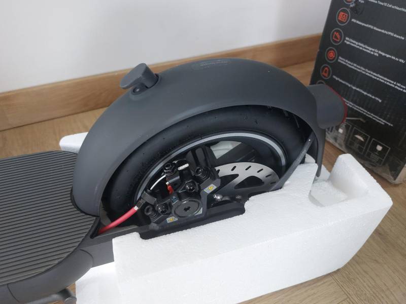 ox_okazja-hulajnoga-elektryczna-xiaomi-electric-scooter-4-lite