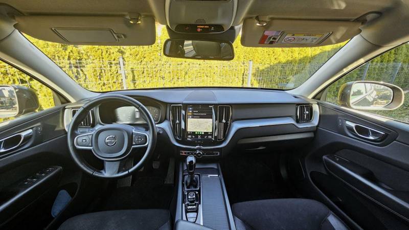 ox_volvo-xc-60-d4-awd-manual-2018-90-tys-km-190km400nm-pl